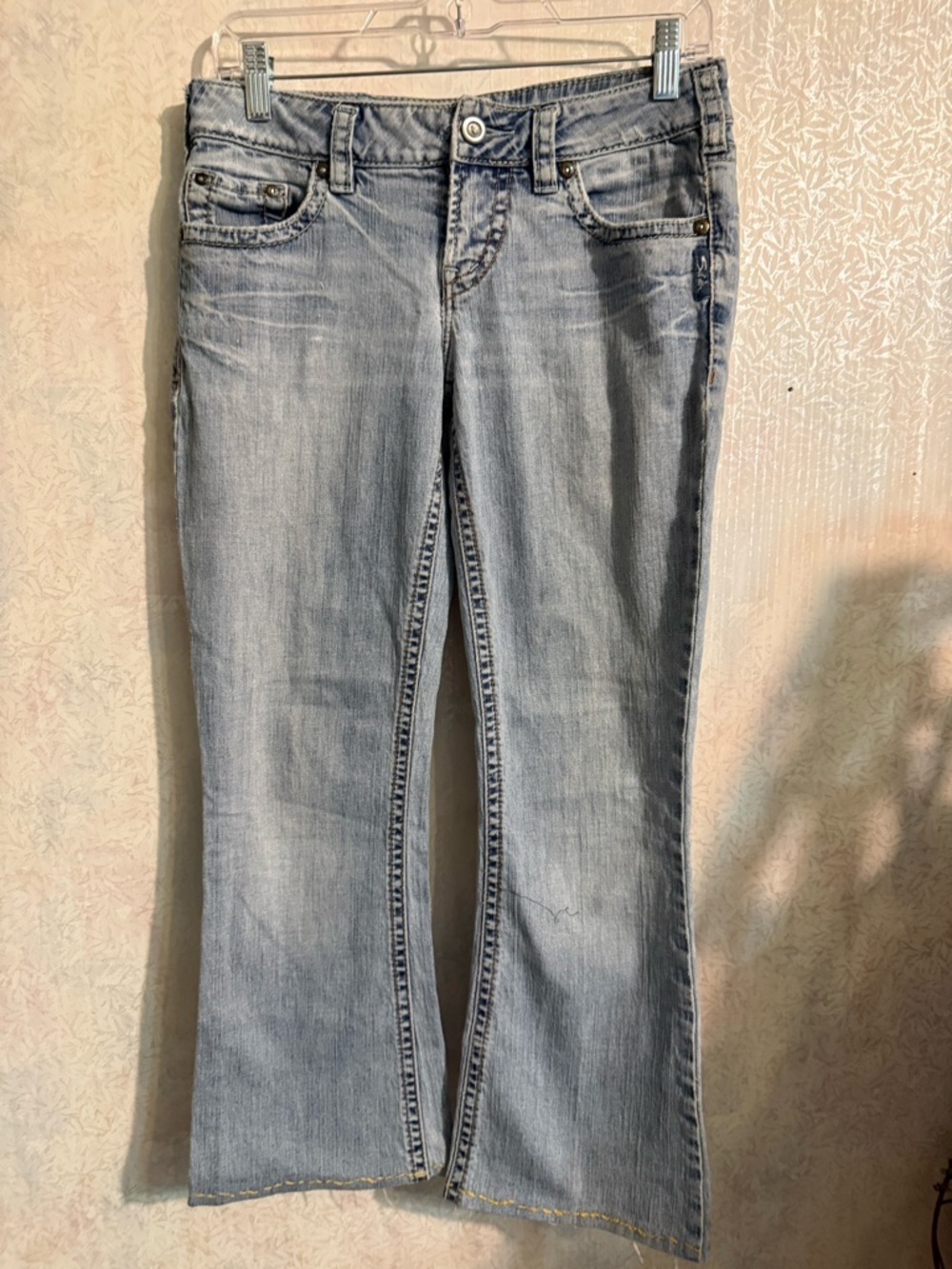 Silver Suki Women’s Light Wash Blue Denim Jeans - Classic Straight Bootcut Fit